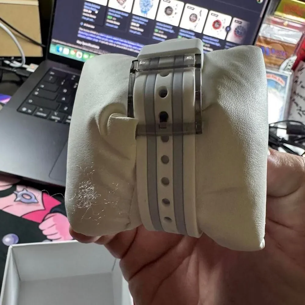 Invicta 69448 white
